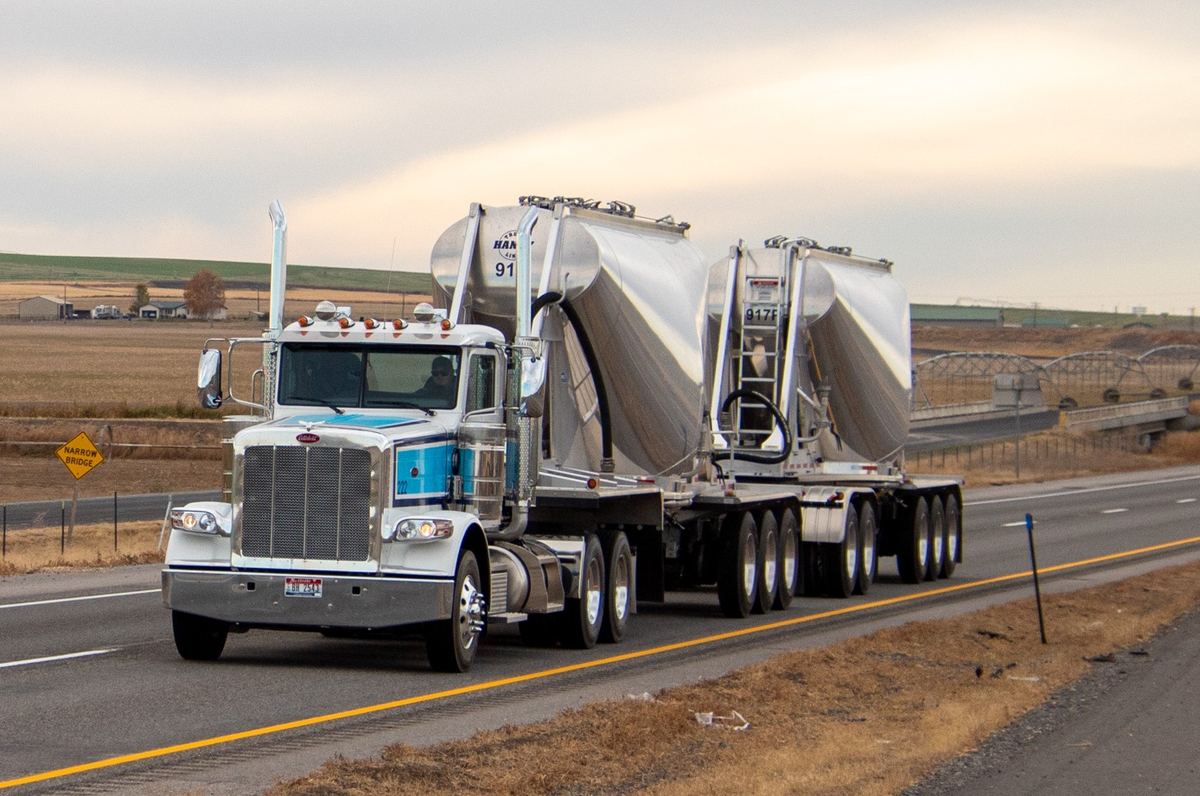 Pneumatic dry bulk tanker trailers on the highway